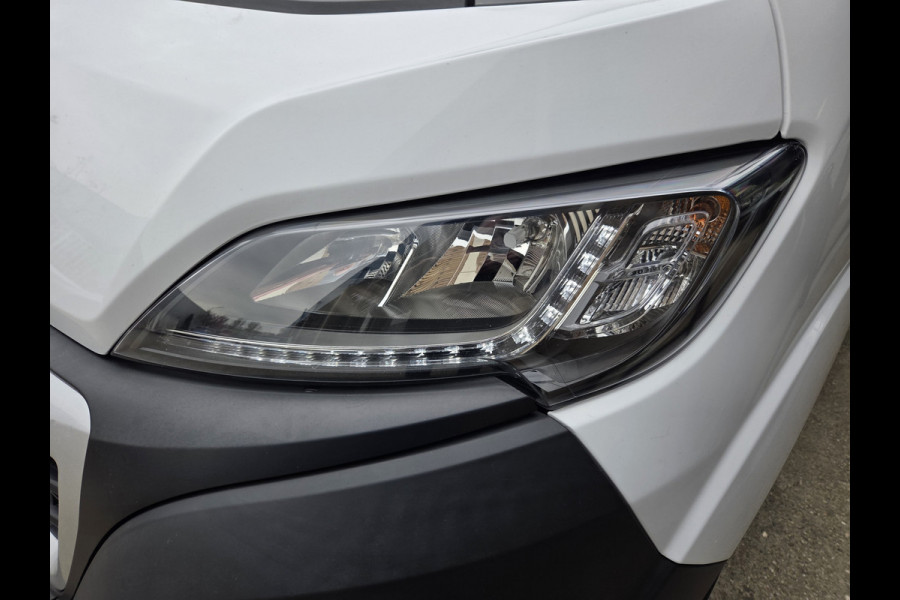 Peugeot Boxer 2.2 BlueHDi 140 PK Lowliner Laadklep / Oprijklep Lage instap Airco Cruisecontrol