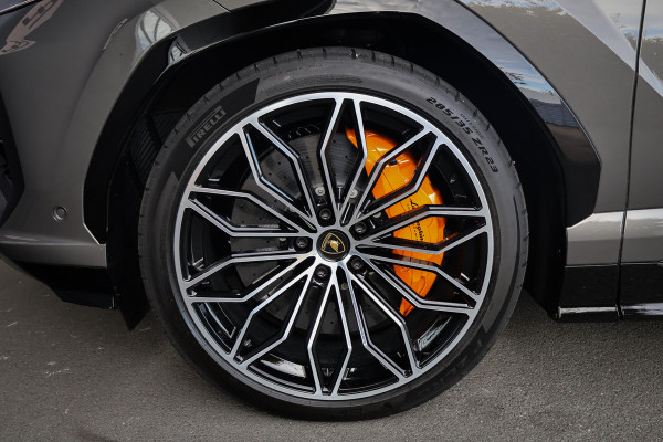 Lamborghini Urus SE 4.0 V8 Hybrid | AKRAPOVIC | BTW-AUTO | FULL PPF + WRAP | B&O 3D ADVANCED | ACC | LAMBORGHINI EYE | HUD | 4-WIELSTURING