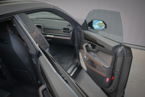 Lamborghini Urus SE 4.0 V8 Hybrid | AKRAPOVIC | BTW-AUTO | FULL PPF + WRAP | B&O 3D ADVANCED | ACC | LAMBORGHINI EYE | HUD | 4-WIELSTURING