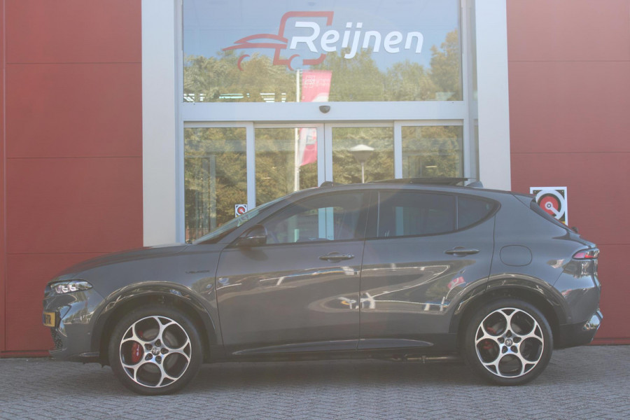 Alfa Romeo Tonale PHEV 280PK VELOCE | NIEUWE AUTO! | PANORAMISCH SCHUIF/KANTEL DAK | WINTERPACK: STOEL/STUUR VERWARMING | TECHNOLOGY PACK: PARKEERWAARSCHUWING VOOR EN ACHTER/360° CAMERA/AUTOMATISCH INPARKEREN/ AUTONOMOUS DRIVING LEVEL 2: ADAPTIVE CRUISE CONTROL/LANE CENTERING ASSIST/TRAFFIC JAM ASSIST DODEHOEK DETECTIE AUTOMATISCH DIMMENDE BUITENSPIEGELS | DRAADLOZE TELEFOONLADER | FULL LED MATRIX KOPLAMPEN | DUAL STAGE VALVE: ACTIEVE DEMPING | KEYLESS ENTRY/START | 19" LICHTMETALEN VELGEN | ROODGESPOTEN BREMBO REMKLAUWEN | NAVIGATIE | DRAADLOZE APPLE CARPLAY/ANDROID AUTO | ELEKTRISCH B