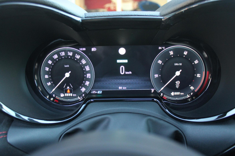 Alfa Romeo Tonale PHEV 280PK VELOCE | NIEUWE AUTO! | PANORAMISCH SCHUIF/KANTEL DAK | WINTERPACK: STOEL/STUUR VERWARMING | TECHNOLOGY PACK: PARKEERWAARSCHUWING VOOR EN ACHTER/360° CAMERA/AUTOMATISCH INPARKEREN/ AUTONOMOUS DRIVING LEVEL 2: ADAPTIVE CRUISE CONTROL/LANE CENTERING ASSIST/TRAFFIC JAM ASSIST DODEHOEK DETECTIE AUTOMATISCH DIMMENDE BUITENSPIEGELS | DRAADLOZE TELEFOONLADER | FULL LED MATRIX KOPLAMPEN | DUAL STAGE VALVE: ACTIEVE DEMPING | KEYLESS ENTRY/START | 19" LICHTMETALEN VELGEN | ROODGESPOTEN BREMBO REMKLAUWEN | NAVIGATIE | DRAADLOZE APPLE CARPLAY/ANDROID AUTO | ELEKTRISCH B