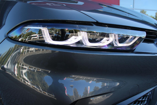 Alfa Romeo Tonale PHEV 280PK VELOCE | NIEUWE AUTO! | PANORAMISCH SCHUIF/KANTEL DAK | WINTERPACK: STOEL/STUUR VERWARMING | TECHNOLOGY PACK: PARKEERWAARSCHUWING VOOR EN ACHTER/360° CAMERA/AUTOMATISCH INPARKEREN/ AUTONOMOUS DRIVING LEVEL 2: ADAPTIVE CRUISE CONTROL/LANE CENTERING ASSIST/TRAFFIC JAM ASSIST DODEHOEK DETECTIE AUTOMATISCH DIMMENDE BUITENSPIEGELS | DRAADLOZE TELEFOONLADER | FULL LED MATRIX KOPLAMPEN | DUAL STAGE VALVE: ACTIEVE DEMPING | KEYLESS ENTRY/START | 19" LICHTMETALEN VELGEN | ROODGESPOTEN BREMBO REMKLAUWEN | NAVIGATIE | DRAADLOZE APPLE CARPLAY/ANDROID AUTO | ELEKTRISCH B