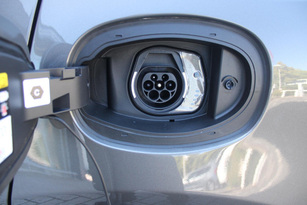 Alfa Romeo Tonale PHEV 280PK VELOCE | NIEUWE AUTO! | PANORAMISCH SCHUIF/KANTEL DAK | WINTERPACK: STOEL/STUUR VERWARMING | TECHNOLOGY PACK: PARKEERWAARSCHUWING VOOR EN ACHTER/360° CAMERA/AUTOMATISCH INPARKEREN/ AUTONOMOUS DRIVING LEVEL 2: ADAPTIVE CRUISE CONTROL/LANE CENTERING ASSIST/TRAFFIC JAM ASSIST DODEHOEK DETECTIE AUTOMATISCH DIMMENDE BUITENSPIEGELS | DRAADLOZE TELEFOONLADER | FULL LED MATRIX KOPLAMPEN | DUAL STAGE VALVE: ACTIEVE DEMPING | KEYLESS ENTRY/START | 19" LICHTMETALEN VELGEN | ROODGESPOTEN BREMBO REMKLAUWEN | NAVIGATIE | DRAADLOZE APPLE CARPLAY/ANDROID AUTO | ELEKTRISCH B