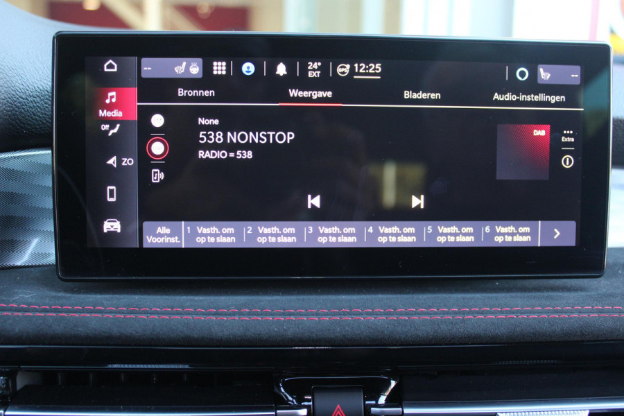 Alfa Romeo Tonale PHEV 280PK VELOCE | NIEUWE AUTO! | PANORAMISCH SCHUIF/KANTEL DAK | WINTERPACK: STOEL/STUUR VERWARMING | TECHNOLOGY PACK: PARKEERWAARSCHUWING VOOR EN ACHTER/360° CAMERA/AUTOMATISCH INPARKEREN/ AUTONOMOUS DRIVING LEVEL 2: ADAPTIVE CRUISE CONTROL/LANE CENTERING ASSIST/TRAFFIC JAM ASSIST DODEHOEK DETECTIE AUTOMATISCH DIMMENDE BUITENSPIEGELS | DRAADLOZE TELEFOONLADER | FULL LED MATRIX KOPLAMPEN | DUAL STAGE VALVE: ACTIEVE DEMPING | KEYLESS ENTRY/START | 19" LICHTMETALEN VELGEN | ROODGESPOTEN BREMBO REMKLAUWEN | NAVIGATIE | DRAADLOZE APPLE CARPLAY/ANDROID AUTO | ELEKTRISCH B