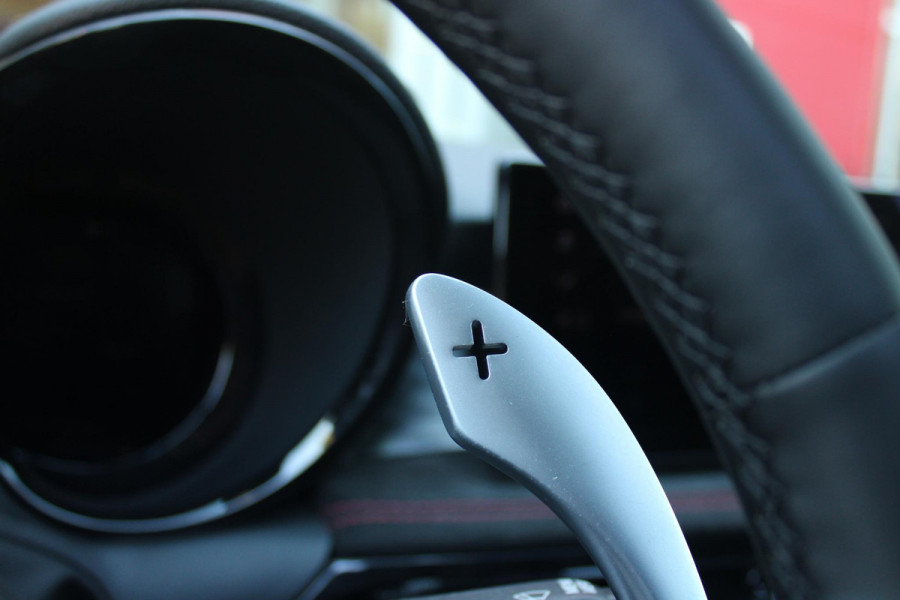 Alfa Romeo Tonale PHEV 280PK VELOCE | NIEUWE AUTO! | PANORAMISCH SCHUIF/KANTEL DAK | WINTERPACK: STOEL/STUUR VERWARMING | TECHNOLOGY PACK: PARKEERWAARSCHUWING VOOR EN ACHTER/360° CAMERA/AUTOMATISCH INPARKEREN/ AUTONOMOUS DRIVING LEVEL 2: ADAPTIVE CRUISE CONTROL/LANE CENTERING ASSIST/TRAFFIC JAM ASSIST DODEHOEK DETECTIE AUTOMATISCH DIMMENDE BUITENSPIEGELS | DRAADLOZE TELEFOONLADER | FULL LED MATRIX KOPLAMPEN | DUAL STAGE VALVE: ACTIEVE DEMPING | KEYLESS ENTRY/START | 19" LICHTMETALEN VELGEN | ROODGESPOTEN BREMBO REMKLAUWEN | NAVIGATIE | DRAADLOZE APPLE CARPLAY/ANDROID AUTO | ELEKTRISCH B