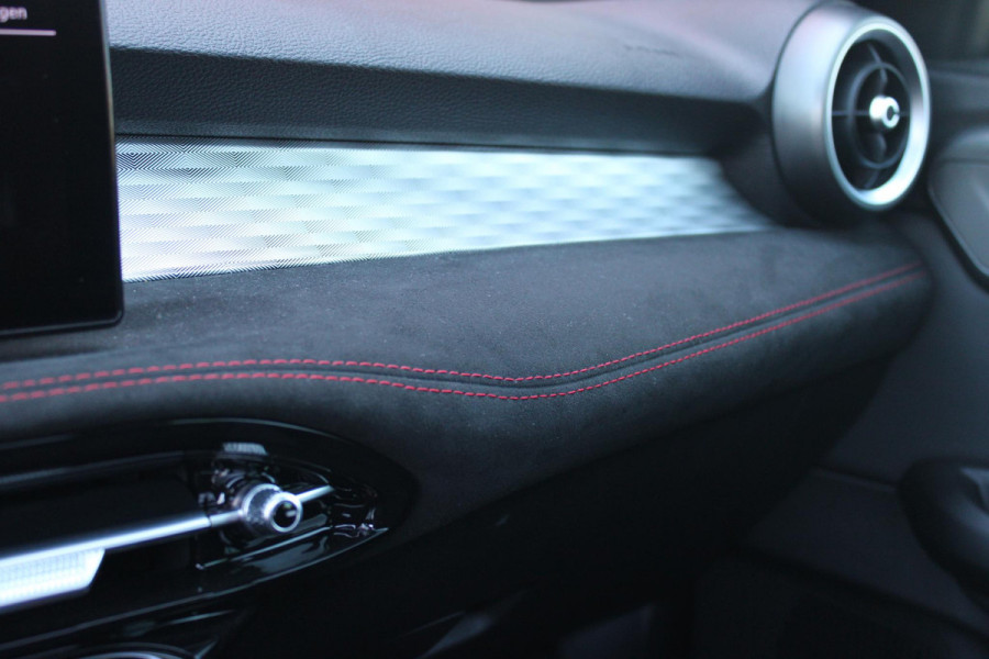 Alfa Romeo Tonale PHEV 280PK VELOCE | NIEUWE AUTO! | PANORAMISCH SCHUIF/KANTEL DAK | WINTERPACK: STOEL/STUUR VERWARMING | TECHNOLOGY PACK: PARKEERWAARSCHUWING VOOR EN ACHTER/360° CAMERA/AUTOMATISCH INPARKEREN/ AUTONOMOUS DRIVING LEVEL 2: ADAPTIVE CRUISE CONTROL/LANE CENTERING ASSIST/TRAFFIC JAM ASSIST DODEHOEK DETECTIE AUTOMATISCH DIMMENDE BUITENSPIEGELS | DRAADLOZE TELEFOONLADER | FULL LED MATRIX KOPLAMPEN | DUAL STAGE VALVE: ACTIEVE DEMPING | KEYLESS ENTRY/START | 19" LICHTMETALEN VELGEN | ROODGESPOTEN BREMBO REMKLAUWEN | NAVIGATIE | DRAADLOZE APPLE CARPLAY/ANDROID AUTO | ELEKTRISCH B