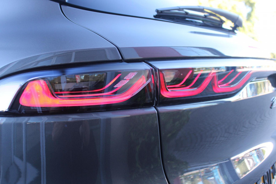 Alfa Romeo Tonale PHEV 280PK VELOCE | NIEUWE AUTO! | PANORAMISCH SCHUIF/KANTEL DAK | WINTERPACK: STOEL/STUUR VERWARMING | TECHNOLOGY PACK: PARKEERWAARSCHUWING VOOR EN ACHTER/360° CAMERA/AUTOMATISCH INPARKEREN/ AUTONOMOUS DRIVING LEVEL 2: ADAPTIVE CRUISE CONTROL/LANE CENTERING ASSIST/TRAFFIC JAM ASSIST DODEHOEK DETECTIE AUTOMATISCH DIMMENDE BUITENSPIEGELS | DRAADLOZE TELEFOONLADER | FULL LED MATRIX KOPLAMPEN | DUAL STAGE VALVE: ACTIEVE DEMPING | KEYLESS ENTRY/START | 19" LICHTMETALEN VELGEN | ROODGESPOTEN BREMBO REMKLAUWEN | NAVIGATIE | DRAADLOZE APPLE CARPLAY/ANDROID AUTO | ELEKTRISCH B