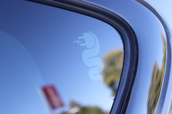 Alfa Romeo Tonale PHEV 280PK VELOCE | NIEUWE AUTO! | PANORAMISCH SCHUIF/KANTEL DAK | WINTERPACK: STOEL/STUUR VERWARMING | TECHNOLOGY PACK: PARKEERWAARSCHUWING VOOR EN ACHTER/360° CAMERA/AUTOMATISCH INPARKEREN/ AUTONOMOUS DRIVING LEVEL 2: ADAPTIVE CRUISE CONTROL/LANE CENTERING ASSIST/TRAFFIC JAM ASSIST DODEHOEK DETECTIE AUTOMATISCH DIMMENDE BUITENSPIEGELS | DRAADLOZE TELEFOONLADER | FULL LED MATRIX KOPLAMPEN | DUAL STAGE VALVE: ACTIEVE DEMPING | KEYLESS ENTRY/START | 19" LICHTMETALEN VELGEN | ROODGESPOTEN BREMBO REMKLAUWEN | NAVIGATIE | DRAADLOZE APPLE CARPLAY/ANDROID AUTO | ELEKTRISCH B