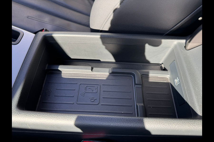 Audi A4 Avant 40 TFSI 190PK S-TRONIC LAUNCH EDITION SPORT LEDER/NAVI/TREKHAAK