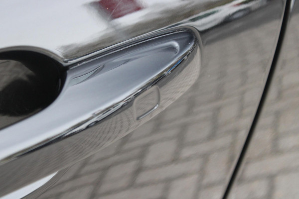 Volvo XC60 2.0 T6 340PK PHEV AWD INSCRIPTION EXCLUSIVE | PANORAMA SCHUIF/KANTEL DAK | LEDEREN BEKLEDING "MORITZ" MET COMFORT STOELEN | HARMAN KARDON AUDIO SYSTEEM | ELEKTRISCH WEGKLAPBARE TREKHAAK | ACHTERUITRIJ CAMERA | PARKEERSENSOREN VOOR + ACHTER | 19" "5-MULTISPAAKS BLACK DIAMONT CUT INSCRIPTION | NAVIGATIESYSTEEM OP BASIS VAN GOOGLE MAPS | APPLE CARPLAY/ANDROID AUTO | KEYLESS ENTRY/START | STANDVERWARMING | ELEKTRISCH BEDIENBARE ACHTERKLEP | INTELLSAFE ASSIST (O.A. ADAPTIVE CRUISE CONTROL MET PILOT ASSIST) | ELEKTRISCH VERSTELBARE BESTUURDERSSTOEL MET GEHEUGENFUNCTIE EN ZIT