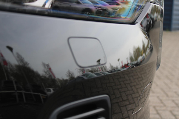 Volvo XC60 2.0 T6 340PK PHEV AWD INSCRIPTION EXCLUSIVE | PANORAMA SCHUIF/KANTEL DAK | LEDEREN BEKLEDING "MORITZ" MET COMFORT STOELEN | HARMAN KARDON AUDIO SYSTEEM | ELEKTRISCH WEGKLAPBARE TREKHAAK | ACHTERUITRIJ CAMERA | PARKEERSENSOREN VOOR + ACHTER | 19" "5-MULTISPAAKS BLACK DIAMONT CUT INSCRIPTION | NAVIGATIESYSTEEM OP BASIS VAN GOOGLE MAPS | APPLE CARPLAY/ANDROID AUTO | KEYLESS ENTRY/START | STANDVERWARMING | ELEKTRISCH BEDIENBARE ACHTERKLEP | INTELLSAFE ASSIST (O.A. ADAPTIVE CRUISE CONTROL MET PILOT ASSIST) | ELEKTRISCH VERSTELBARE BESTUURDERSSTOEL MET GEHEUGENFUNCTIE EN ZIT