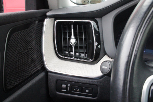 Volvo XC60 2.0 T6 340PK PHEV AWD INSCRIPTION EXCLUSIVE | PANORAMA SCHUIF/KANTEL DAK | LEDEREN BEKLEDING "MORITZ" MET COMFORT STOELEN | HARMAN KARDON AUDIO SYSTEEM | ELEKTRISCH WEGKLAPBARE TREKHAAK | ACHTERUITRIJ CAMERA | PARKEERSENSOREN VOOR + ACHTER | 19" "5-MULTISPAAKS BLACK DIAMONT CUT INSCRIPTION | NAVIGATIESYSTEEM OP BASIS VAN GOOGLE MAPS | APPLE CARPLAY/ANDROID AUTO | KEYLESS ENTRY/START | STANDVERWARMING | ELEKTRISCH BEDIENBARE ACHTERKLEP | INTELLSAFE ASSIST (O.A. ADAPTIVE CRUISE CONTROL MET PILOT ASSIST) | ELEKTRISCH VERSTELBARE BESTUURDERSSTOEL MET GEHEUGENFUNCTIE EN ZIT