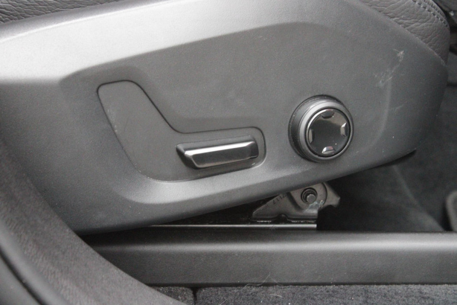 Volvo XC60 2.0 T6 340PK PHEV AWD INSCRIPTION EXCLUSIVE | PANORAMA SCHUIF/KANTEL DAK | LEDEREN BEKLEDING "MORITZ" MET COMFORT STOELEN | HARMAN KARDON AUDIO SYSTEEM | ELEKTRISCH WEGKLAPBARE TREKHAAK | ACHTERUITRIJ CAMERA | PARKEERSENSOREN VOOR + ACHTER | 19" "5-MULTISPAAKS BLACK DIAMONT CUT INSCRIPTION | NAVIGATIESYSTEEM OP BASIS VAN GOOGLE MAPS | APPLE CARPLAY/ANDROID AUTO | KEYLESS ENTRY/START | STANDVERWARMING | ELEKTRISCH BEDIENBARE ACHTERKLEP | INTELLSAFE ASSIST (O.A. ADAPTIVE CRUISE CONTROL MET PILOT ASSIST) | ELEKTRISCH VERSTELBARE BESTUURDERSSTOEL MET GEHEUGENFUNCTIE EN ZIT