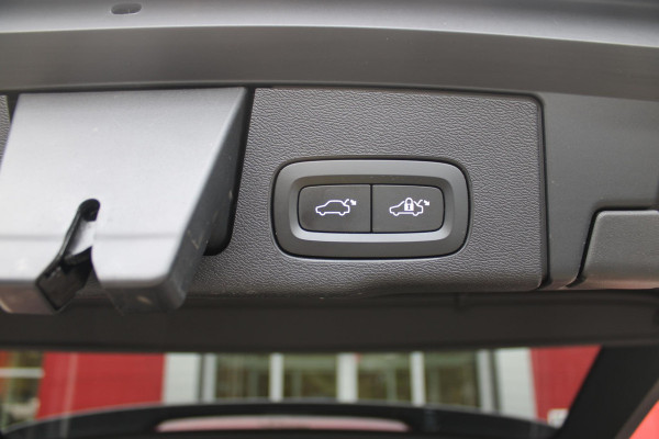 Volvo XC60 2.0 T6 340PK PHEV AWD INSCRIPTION EXCLUSIVE | PANORAMA SCHUIF/KANTEL DAK | LEDEREN BEKLEDING "MORITZ" MET COMFORT STOELEN | HARMAN KARDON AUDIO SYSTEEM | ELEKTRISCH WEGKLAPBARE TREKHAAK | ACHTERUITRIJ CAMERA | PARKEERSENSOREN VOOR + ACHTER | 19" "5-MULTISPAAKS BLACK DIAMONT CUT INSCRIPTION | NAVIGATIESYSTEEM OP BASIS VAN GOOGLE MAPS | APPLE CARPLAY/ANDROID AUTO | KEYLESS ENTRY/START | STANDVERWARMING | ELEKTRISCH BEDIENBARE ACHTERKLEP | INTELLSAFE ASSIST (O.A. ADAPTIVE CRUISE CONTROL MET PILOT ASSIST) | ELEKTRISCH VERSTELBARE BESTUURDERSSTOEL MET GEHEUGENFUNCTIE EN ZIT