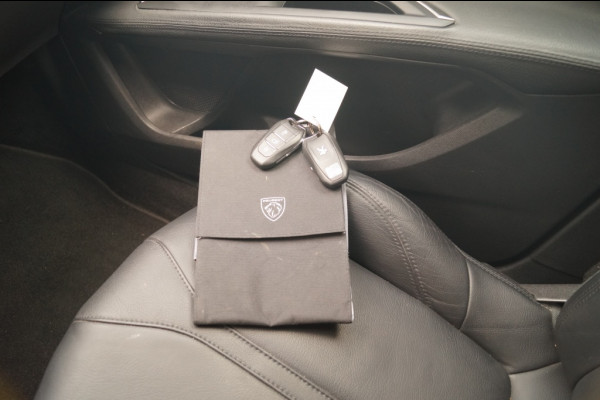 Peugeot 5008 1.2 PureTech Allure Pack Business 7-persoons -LEER-TREKHAAK-