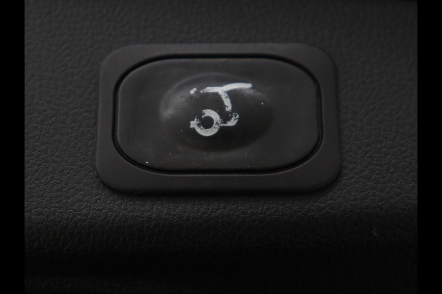 Ford Focus 1.5 EcoBoost ST Line | Stoelverwarming | Adaptive cruise | Carplay | Navigatie | Dodehoek detectie | Keyless | Full LED | Climate control | B&O Sound | Parkeerhulp | 18'' | Stuurverwarming