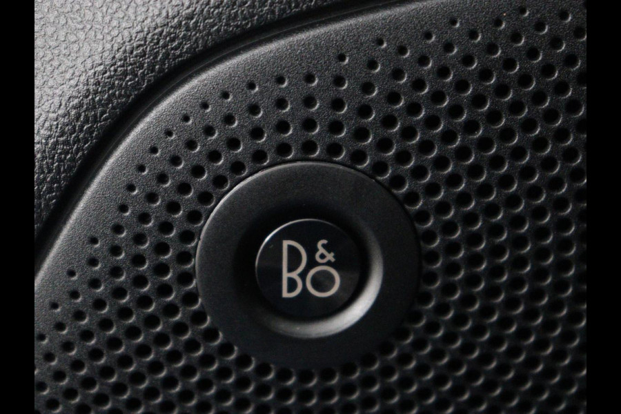 Ford Focus 1.5 EcoBoost ST Line | Stoelverwarming | Adaptive cruise | Carplay | Navigatie | Dodehoek detectie | Keyless | Full LED | Climate control | B&O Sound | Parkeerhulp | 18'' | Stuurverwarming