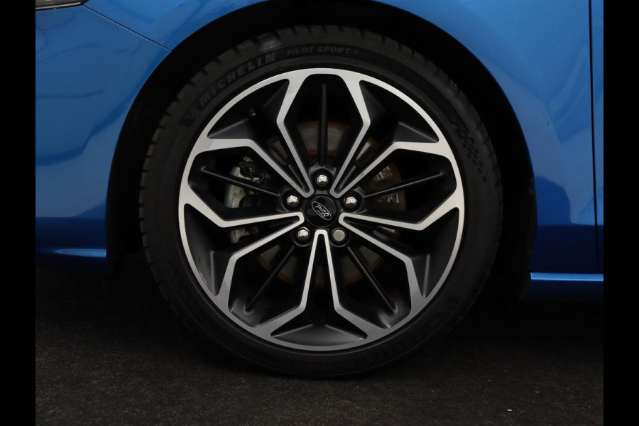 Ford Focus 1.5 EcoBoost ST Line | Stoelverwarming | Adaptive cruise | Carplay | Navigatie | Dodehoek detectie | Keyless | Full LED | Climate control | B&O Sound | Parkeerhulp | 18'' | Stuurverwarming