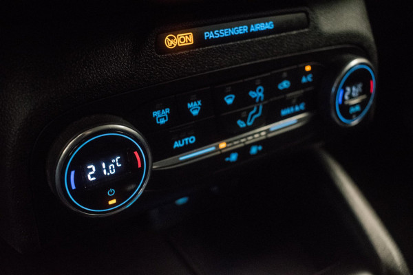 Ford FOCUS Wagon 1.0 EcoBoost Business Edition [ Carplay Keyless Rijstrooksensor Parkeersensoren Navigatie Climate Control ]