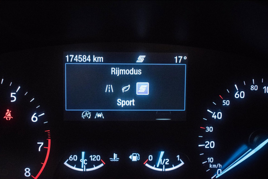 Ford FOCUS Wagon 1.0 EcoBoost Business Edition [ Carplay Keyless Rijstrooksensor Parkeersensoren Navigatie Climate Control ]