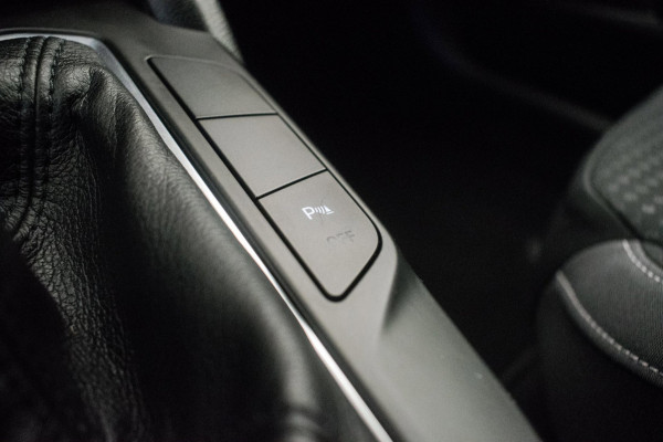 Ford FOCUS Wagon 1.0 EcoBoost Business Edition [ Carplay Keyless Rijstrooksensor Parkeersensoren Navigatie Climate Control ]