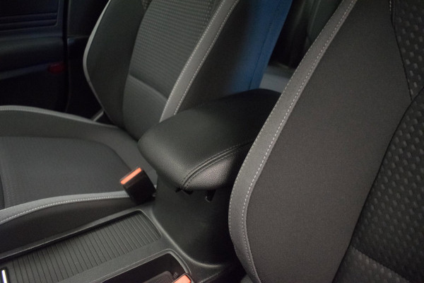 Ford FOCUS Wagon 1.0 EcoBoost Business Edition [ Carplay Keyless Rijstrooksensor Parkeersensoren Navigatie Climate Control ]