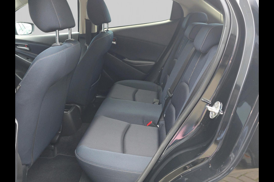 Mazda 2 1.5 Skyactiv-G Luxury | Stoel/Stuurverwarming | Headup display | Achteruitrijcamera | Cruisecontrol | Carplay/Androidauto |