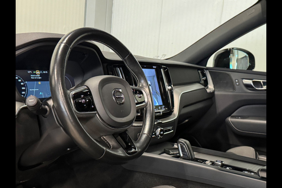 Volvo XC60 2.0 Recharge T6 AWD R-Design | PANO | HUD | TREKHAAK | BLACK EDITION | HARMAN KARDON | 360 CAMERA