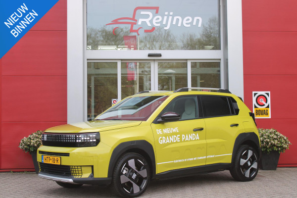 Fiat Grande Panda LA PRIMA 113PK 11 kW 44 kWh | WINTERPACK: STOEL/STUUR/VOORRUIT VERWARMING | DRAADLOZE APPLE CARPLAY/ANDROID AUTO | NAVIGATIE | ACHTERUITRIJCAMERA | PARKEERSENSOREN VOOR + ACHTER | DRAADLOZE TELEFOONLADER | LED KOPLAMPEN | CLIMATE CONTROL | 3-FASE | 17" LICHTMETALEN VELGEN | PRIVACY GLASS | ACHTERSPOILER |