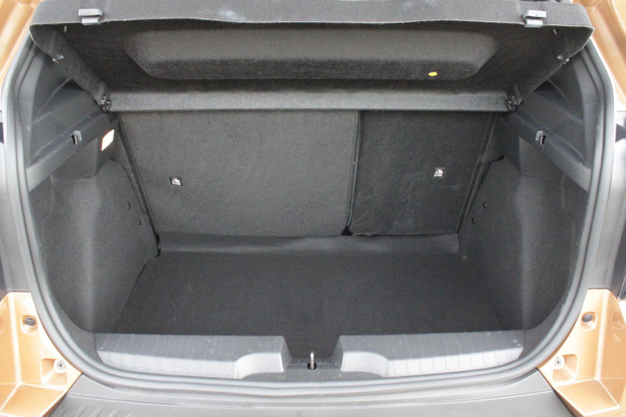 Fiat Grande Panda LA PRIMA 113PK 11 kW 44 kWh | WINTERPACK: STOEL/STUUR/VOORRUIT VERWARMING | DRAADLOZE APPLE CARPLAY/ANDROID AUTO | NAVIGATIE | ACHTERUITRIJCAMERA | PARKEERSENSOREN VOOR + ACHTER | DRAADLOZE TELEFOONLADER | LED KOPLAMPEN | CLIMATE CONTROL | 3-FASE | 17" LICHTMETALEN VELGEN | PRIVACY GLASS | ACHTERSPOILER |