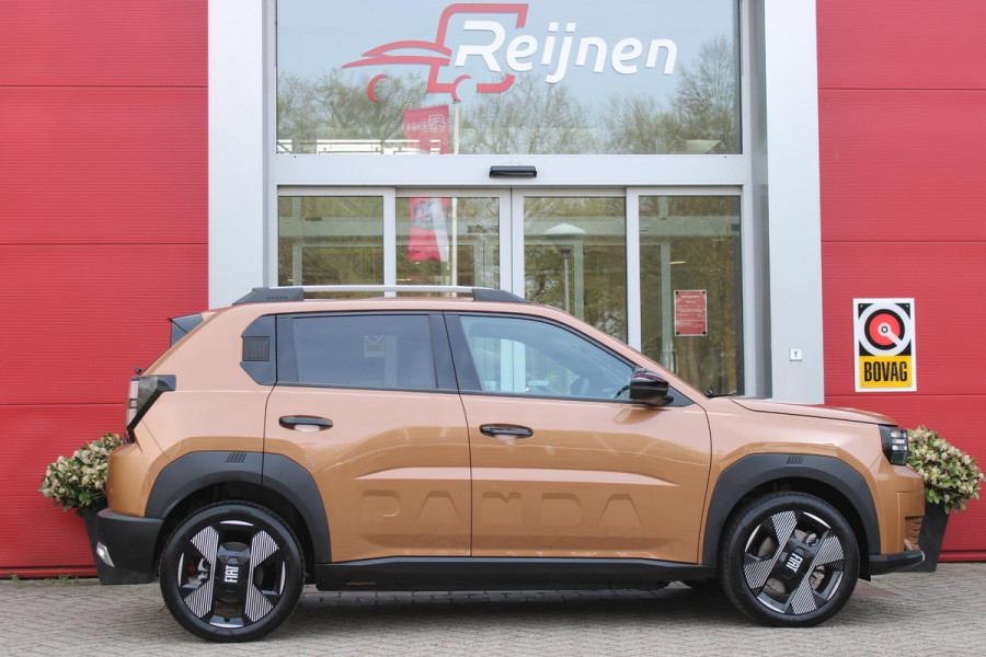 Fiat Grande Panda LA PRIMA 113PK 11 kW 44 kWh | WINTERPACK: STOEL/STUUR/VOORRUIT VERWARMING | DRAADLOZE APPLE CARPLAY/ANDROID AUTO | NAVIGATIE | ACHTERUITRIJCAMERA | PARKEERSENSOREN VOOR + ACHTER | DRAADLOZE TELEFOONLADER | LED KOPLAMPEN | CLIMATE CONTROL | 3-FASE | 17" LICHTMETALEN VELGEN | PRIVACY GLASS | ACHTERSPOILER |