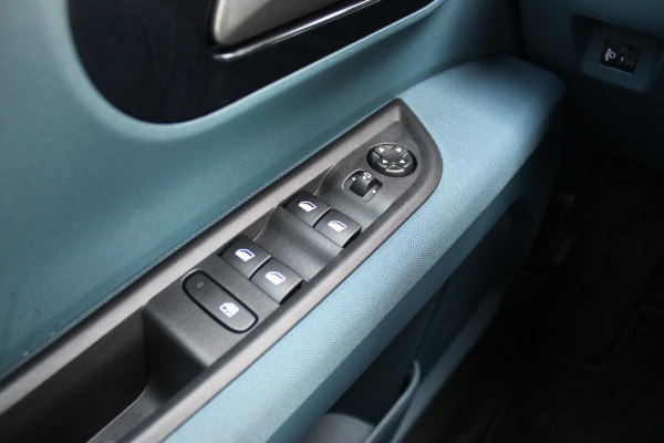 Fiat Grande Panda LA PRIMA 113PK 11 kW 44 kWh | WINTERPACK: STOEL/STUUR/VOORRUIT VERWARMING | DRAADLOZE APPLE CARPLAY/ANDROID AUTO | NAVIGATIE | ACHTERUITRIJCAMERA | PARKEERSENSOREN VOOR + ACHTER | DRAADLOZE TELEFOONLADER | LED KOPLAMPEN | CLIMATE CONTROL | 3-FASE | 17" LICHTMETALEN VELGEN | PRIVACY GLASS | ACHTERSPOILER |