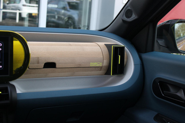 Fiat Grande Panda LA PRIMA 113PK 11 kW 44 kWh | WINTERPACK: STOEL/STUUR/VOORRUIT VERWARMING | DRAADLOZE APPLE CARPLAY/ANDROID AUTO | NAVIGATIE | ACHTERUITRIJCAMERA | PARKEERSENSOREN VOOR + ACHTER | DRAADLOZE TELEFOONLADER | LED KOPLAMPEN | CLIMATE CONTROL | 3-FASE | 17" LICHTMETALEN VELGEN | PRIVACY GLASS | ACHTERSPOILER |