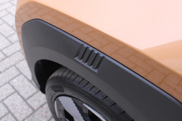 Fiat Grande Panda LA PRIMA 113PK 11 kW 44 kWh | WINTERPACK: STOEL/STUUR/VOORRUIT VERWARMING | DRAADLOZE APPLE CARPLAY/ANDROID AUTO | NAVIGATIE | ACHTERUITRIJCAMERA | PARKEERSENSOREN VOOR + ACHTER | DRAADLOZE TELEFOONLADER | LED KOPLAMPEN | CLIMATE CONTROL | 3-FASE | 17" LICHTMETALEN VELGEN | PRIVACY GLASS | ACHTERSPOILER |