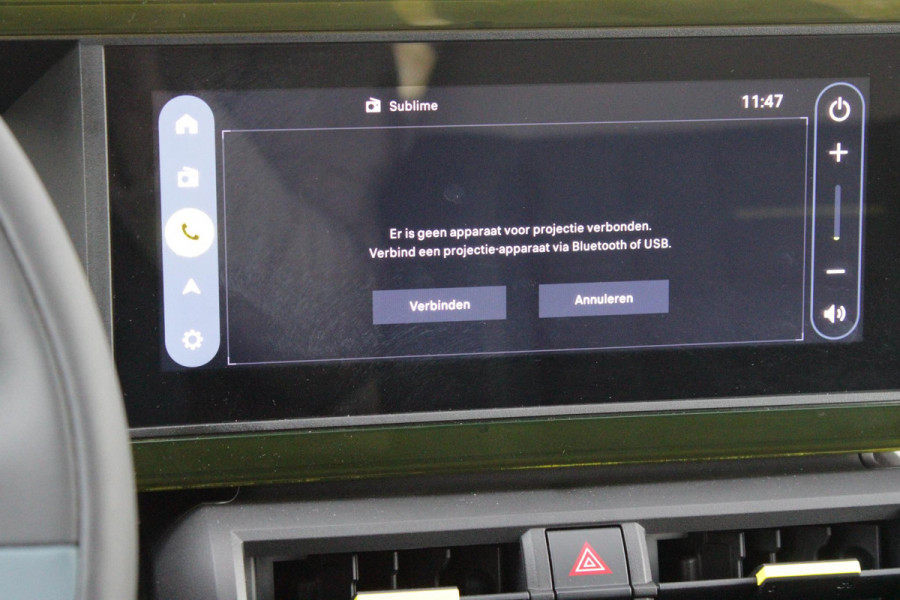 Fiat Grande Panda LA PRIMA 113PK 11 kW 44 kWh | WINTERPACK: STOEL/STUUR/VOORRUIT VERWARMING | DRAADLOZE APPLE CARPLAY/ANDROID AUTO | NAVIGATIE | ACHTERUITRIJCAMERA | PARKEERSENSOREN VOOR + ACHTER | DRAADLOZE TELEFOONLADER | LED KOPLAMPEN | CLIMATE CONTROL | 3-FASE | 17" LICHTMETALEN VELGEN | PRIVACY GLASS | ACHTERSPOILER |