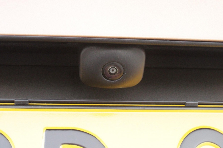 Fiat Grande Panda LA PRIMA 113PK 11 kW 44 kWh | WINTERPACK: STOEL/STUUR/VOORRUIT VERWARMING | DRAADLOZE APPLE CARPLAY/ANDROID AUTO | NAVIGATIE | ACHTERUITRIJCAMERA | PARKEERSENSOREN VOOR + ACHTER | DRAADLOZE TELEFOONLADER | LED KOPLAMPEN | CLIMATE CONTROL | 3-FASE | 17" LICHTMETALEN VELGEN | PRIVACY GLASS | ACHTERSPOILER |