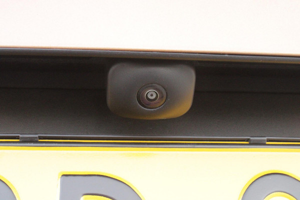 Fiat Grande Panda LA PRIMA 113PK 11 kW 44 kWh | WINTERPACK: STOEL/STUUR/VOORRUIT VERWARMING | DRAADLOZE APPLE CARPLAY/ANDROID AUTO | NAVIGATIE | ACHTERUITRIJCAMERA | PARKEERSENSOREN VOOR + ACHTER | DRAADLOZE TELEFOONLADER | LED KOPLAMPEN | CLIMATE CONTROL | 3-FASE | 17" LICHTMETALEN VELGEN | PRIVACY GLASS | ACHTERSPOILER |