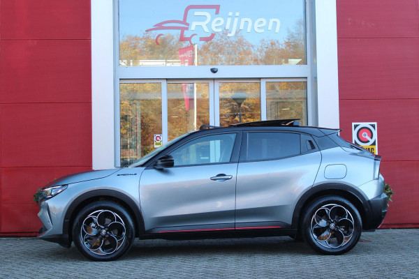 Alfa Romeo junior ELETTRICA SPECIALE 156PK 54 kWh | "SABELT" SPORTSTOELEN ELEKTRISCH VERSTELBAAR MET LEDEREN/ALCANTARA BEKLEDING | PANORAMISCH SCHUIF/KANTEL DAK | BICOLOR DAK (ZWART DAK) | WARMTEPOMP | TECHNOLOGIE PAKKET (O.A. FULL LED ADAPTIVE MATRIX KOPLAMPEN/DODEHOEK DETECTIE/DRAADLOZE TELEFOONLADER/ACHTERUITRIJ CAMERA/PARKEERSENSOREN VOOR, ACHTER,ZIJKANT) | DRAADLOZE APPLE CARPLAY/ANDROID AUTO | CLIMATE CONTROL | ELEKTRISCH BEDIENBARE ACHTERKLEP | STOEL VERWARMING | ELEKTRISCH BEDIENBARE VOORSTOEL | VERKEERSBORDEN HERKENNING | ADAPTIVE CRUISE CONTROL | KEYLESS ENTRY/START |