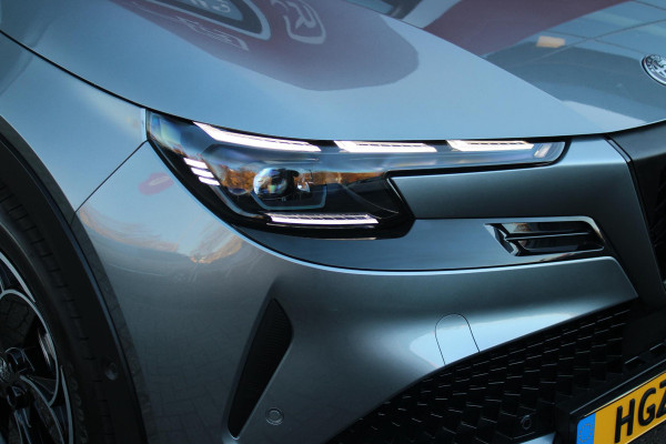 Alfa Romeo junior ELETTRICA SPECIALE 156PK 54 kWh | "SABELT" SPORTSTOELEN ELEKTRISCH VERSTELBAAR MET LEDEREN/ALCANTARA BEKLEDING | PANORAMISCH SCHUIF/KANTEL DAK | BICOLOR DAK (ZWART DAK) | WARMTEPOMP | TECHNOLOGIE PAKKET (O.A. FULL LED ADAPTIVE MATRIX KOPLAMPEN/DODEHOEK DETECTIE/DRAADLOZE TELEFOONLADER/ACHTERUITRIJ CAMERA/PARKEERSENSOREN VOOR, ACHTER,ZIJKANT) | DRAADLOZE APPLE CARPLAY/ANDROID AUTO | CLIMATE CONTROL | ELEKTRISCH BEDIENBARE ACHTERKLEP | STOEL VERWARMING | ELEKTRISCH BEDIENBARE VOORSTOEL | VERKEERSBORDEN HERKENNING | ADAPTIVE CRUISE CONTROL | KEYLESS ENTRY/START |