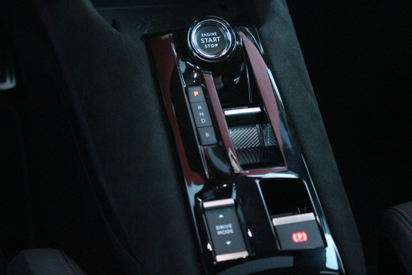 Alfa Romeo junior ELETTRICA SPECIALE 156PK 54 kWh | "SABELT" SPORTSTOELEN ELEKTRISCH VERSTELBAAR MET LEDEREN/ALCANTARA BEKLEDING | PANORAMISCH SCHUIF/KANTEL DAK | BICOLOR DAK (ZWART DAK) | WARMTEPOMP | TECHNOLOGIE PAKKET (O.A. FULL LED ADAPTIVE MATRIX KOPLAMPEN/DODEHOEK DETECTIE/DRAADLOZE TELEFOONLADER/ACHTERUITRIJ CAMERA/PARKEERSENSOREN VOOR, ACHTER,ZIJKANT) | DRAADLOZE APPLE CARPLAY/ANDROID AUTO | CLIMATE CONTROL | ELEKTRISCH BEDIENBARE ACHTERKLEP | STOEL VERWARMING | ELEKTRISCH BEDIENBARE VOORSTOEL | VERKEERSBORDEN HERKENNING | ADAPTIVE CRUISE CONTROL | KEYLESS ENTRY/START |