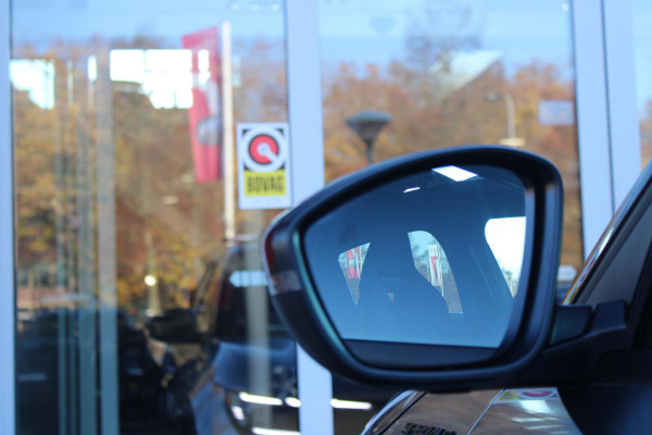 Alfa Romeo junior ELETTRICA SPECIALE 156PK 54 kWh | "SABELT" SPORTSTOELEN ELEKTRISCH VERSTELBAAR MET LEDEREN/ALCANTARA BEKLEDING | PANORAMISCH SCHUIF/KANTEL DAK | BICOLOR DAK (ZWART DAK) | WARMTEPOMP | TECHNOLOGIE PAKKET (O.A. FULL LED ADAPTIVE MATRIX KOPLAMPEN/DODEHOEK DETECTIE/DRAADLOZE TELEFOONLADER/ACHTERUITRIJ CAMERA/PARKEERSENSOREN VOOR, ACHTER,ZIJKANT) | DRAADLOZE APPLE CARPLAY/ANDROID AUTO | CLIMATE CONTROL | ELEKTRISCH BEDIENBARE ACHTERKLEP | STOEL VERWARMING | ELEKTRISCH BEDIENBARE VOORSTOEL | VERKEERSBORDEN HERKENNING | ADAPTIVE CRUISE CONTROL | KEYLESS ENTRY/START |