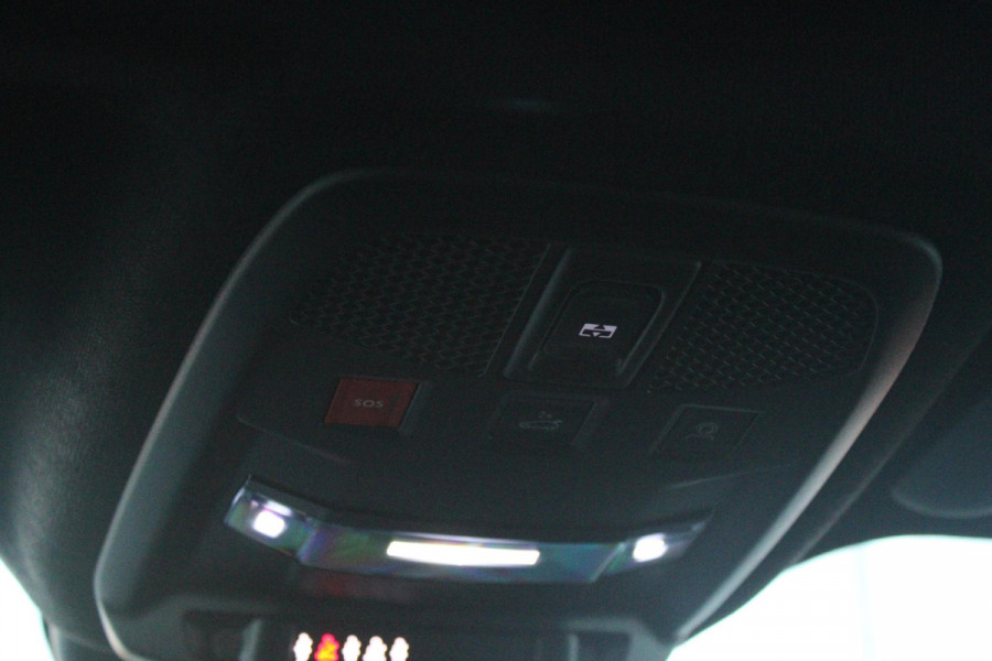 Alfa Romeo junior ELETTRICA SPECIALE 156PK 54 kWh | "SABELT" SPORTSTOELEN ELEKTRISCH VERSTELBAAR MET LEDEREN/ALCANTARA BEKLEDING | PANORAMISCH SCHUIF/KANTEL DAK | BICOLOR DAK (ZWART DAK) | WARMTEPOMP | TECHNOLOGIE PAKKET (O.A. FULL LED ADAPTIVE MATRIX KOPLAMPEN/DODEHOEK DETECTIE/DRAADLOZE TELEFOONLADER/ACHTERUITRIJ CAMERA/PARKEERSENSOREN VOOR, ACHTER,ZIJKANT) | DRAADLOZE APPLE CARPLAY/ANDROID AUTO | CLIMATE CONTROL | ELEKTRISCH BEDIENBARE ACHTERKLEP | STOEL VERWARMING | ELEKTRISCH BEDIENBARE VOORSTOEL | VERKEERSBORDEN HERKENNING | ADAPTIVE CRUISE CONTROL | KEYLESS ENTRY/START |