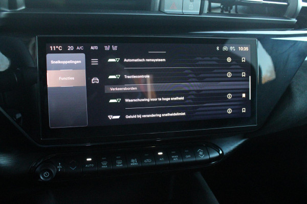 Alfa Romeo junior ELETTRICA SPECIALE 156PK 54 kWh | "SABELT" SPORTSTOELEN ELEKTRISCH VERSTELBAAR MET LEDEREN/ALCANTARA BEKLEDING | PANORAMISCH SCHUIF/KANTEL DAK | BICOLOR DAK (ZWART DAK) | WARMTEPOMP | TECHNOLOGIE PAKKET (O.A. FULL LED ADAPTIVE MATRIX KOPLAMPEN/DODEHOEK DETECTIE/DRAADLOZE TELEFOONLADER/ACHTERUITRIJ CAMERA/PARKEERSENSOREN VOOR, ACHTER,ZIJKANT) | DRAADLOZE APPLE CARPLAY/ANDROID AUTO | CLIMATE CONTROL | ELEKTRISCH BEDIENBARE ACHTERKLEP | STOEL VERWARMING | ELEKTRISCH BEDIENBARE VOORSTOEL | VERKEERSBORDEN HERKENNING | ADAPTIVE CRUISE CONTROL | KEYLESS ENTRY/START |