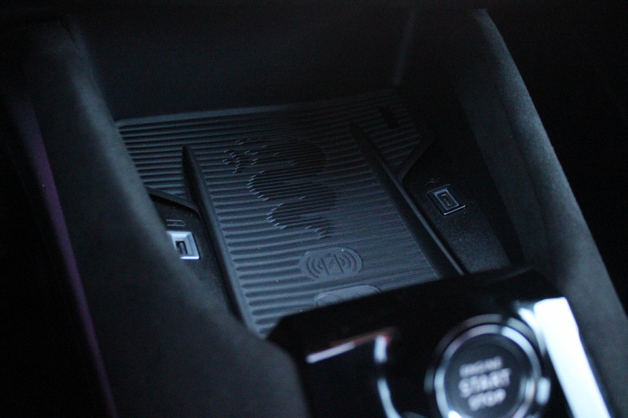 Alfa Romeo junior ELETTRICA SPECIALE 156PK 54 kWh | "SABELT" SPORTSTOELEN ELEKTRISCH VERSTELBAAR MET LEDEREN/ALCANTARA BEKLEDING | PANORAMISCH SCHUIF/KANTEL DAK | BICOLOR DAK (ZWART DAK) | WARMTEPOMP | TECHNOLOGIE PAKKET (O.A. FULL LED ADAPTIVE MATRIX KOPLAMPEN/DODEHOEK DETECTIE/DRAADLOZE TELEFOONLADER/ACHTERUITRIJ CAMERA/PARKEERSENSOREN VOOR, ACHTER,ZIJKANT) | DRAADLOZE APPLE CARPLAY/ANDROID AUTO | CLIMATE CONTROL | ELEKTRISCH BEDIENBARE ACHTERKLEP | STOEL VERWARMING | ELEKTRISCH BEDIENBARE VOORSTOEL | VERKEERSBORDEN HERKENNING | ADAPTIVE CRUISE CONTROL | KEYLESS ENTRY/START |