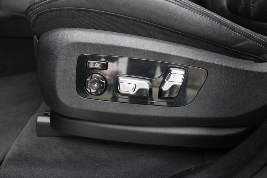 BMW X5 xDrive50e 490PK M-SPORT LAUNCH EDITION | PANORAMA SCHUIF/KANTEL DAK "SKY LOUNGE" | COMFORT STOELEN ELEKTRISCH VERSTELBAAR MET GEHEUGENFUNCTIE EN VERWARMBAAR VOOR EN ACHTER | LEDEREN BEKLEDING BMW INDIVIDUAL ZWART | EDELHOUT INTERIEURLIJSTEN | RIJASSISTENT-SYSTEEM DRIVING ASSISTANT PROFFESIONAL MET O.A. DODEHOEK DETECTIE EN ADAPTIVE CRUISE CONTROL | TRAVEL PAKKET | INNOVATIE-PAKKET: PARKEERASSISTENT-PAKKET PROFESSIONAL/ADAPTIEVE LED KOPLAMPEN/HARMAN/KARDON AUDIO SYSTEM/BMW LIVE PROFESSIONAL/RIJASSISTEN-SYSTEEM BMW GESTURE CONTROL/RIJSTROOK ASSISTENT/RIJSTROOKWISSEL ASSI