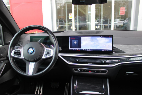 BMW X5 xDrive50e 490PK M-SPORT LAUNCH EDITION | PANORAMA SCHUIF/KANTEL DAK "SKY LOUNGE" | COMFORT STOELEN ELEKTRISCH VERSTELBAAR MET GEHEUGENFUNCTIE EN VERWARMBAAR VOOR EN ACHTER | LEDEREN BEKLEDING BMW INDIVIDUAL ZWART | EDELHOUT INTERIEURLIJSTEN | RIJASSISTENT-SYSTEEM DRIVING ASSISTANT PROFFESIONAL MET O.A. DODEHOEK DETECTIE EN ADAPTIVE CRUISE CONTROL | TRAVEL PAKKET | INNOVATIE-PAKKET: PARKEERASSISTENT-PAKKET PROFESSIONAL/ADAPTIEVE LED KOPLAMPEN/HARMAN/KARDON AUDIO SYSTEM/BMW LIVE PROFESSIONAL/RIJASSISTEN-SYSTEEM BMW GESTURE CONTROL/RIJSTROOK ASSISTENT/RIJSTROOKWISSEL ASSI
