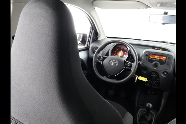 Toyota Aygo 1.0 VVT-i X SILVERLINE FUN AIRCO COMFORT PACK AIRCO.5 DRS .GARANTIE TOT 2031 !