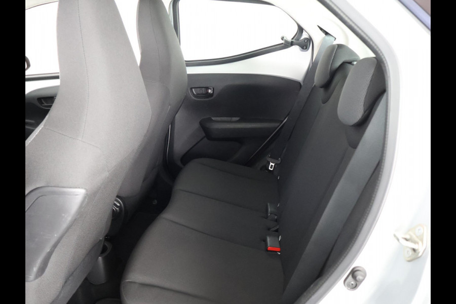 Toyota Aygo 1.0 VVT-i X SILVERLINE FUN AIRCO COMFORT PACK AIRCO.5 DRS .GARANTIE TOT 2031 !
