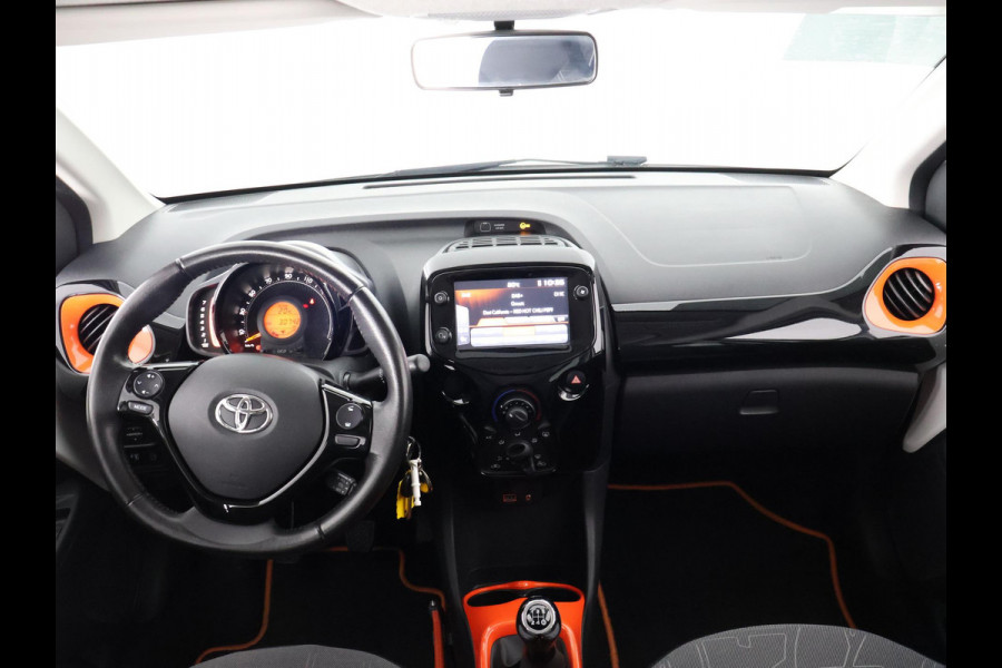 Toyota Aygo 1.0 VVT-i X-OTIC CABRIOLET 30.000 KM !! GARANTIE TOT 3-2029! LEDER.CARPLAY NAVI.AIRCO.LMV CAMERA !