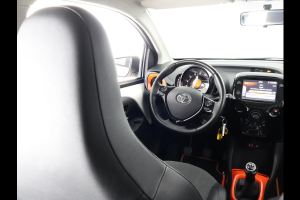 Toyota Aygo 1.0 VVT-i X-OTIC CABRIOLET 30.000 KM !! GARANTIE TOT 3-2029! LEDER.CARPLAY NAVI.AIRCO.LMV CAMERA !